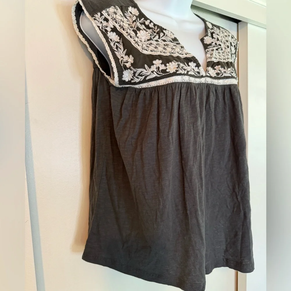 Lucky Brand Black Short Sleeve with White Embroidery New - Picture 4 of 6